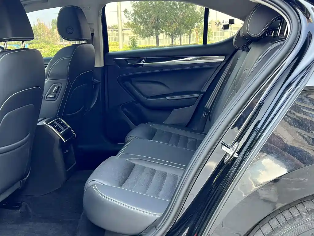 Skoda Superb — миниатюра 6
