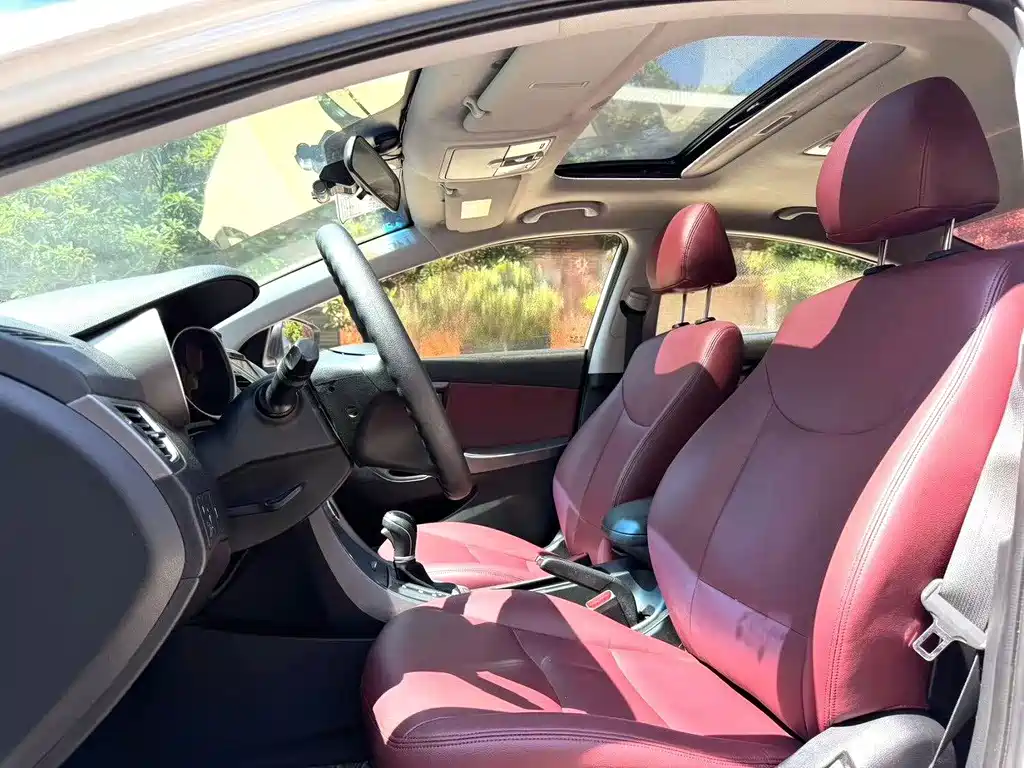 Hyundai Elantra Langdong — миниатюра 5