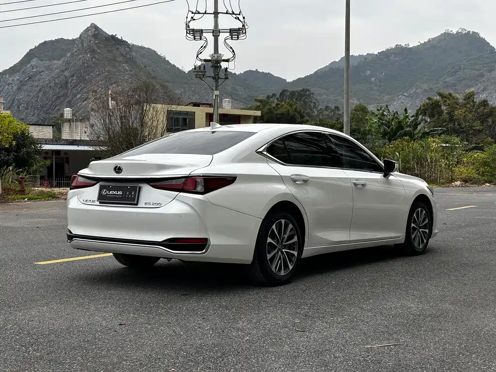 Lexus ES — миниатюра 7
