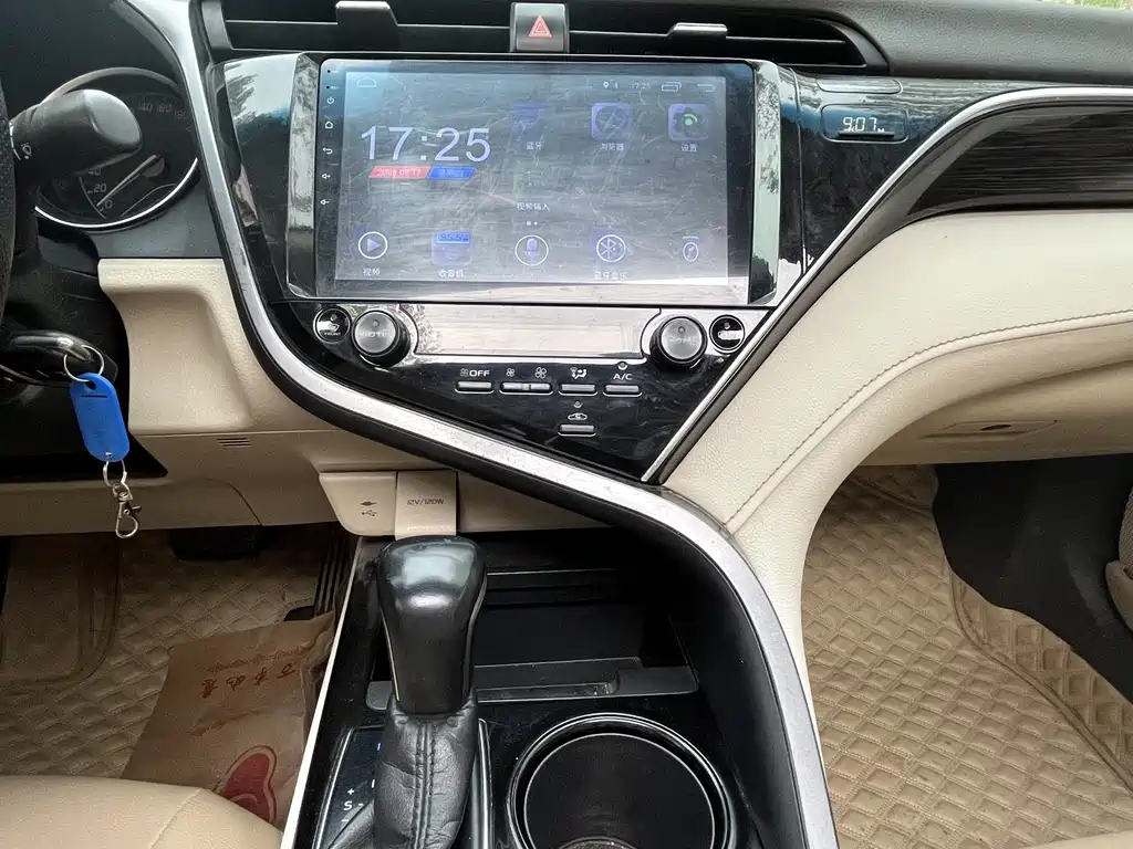 Toyota Camry — миниатюра 6