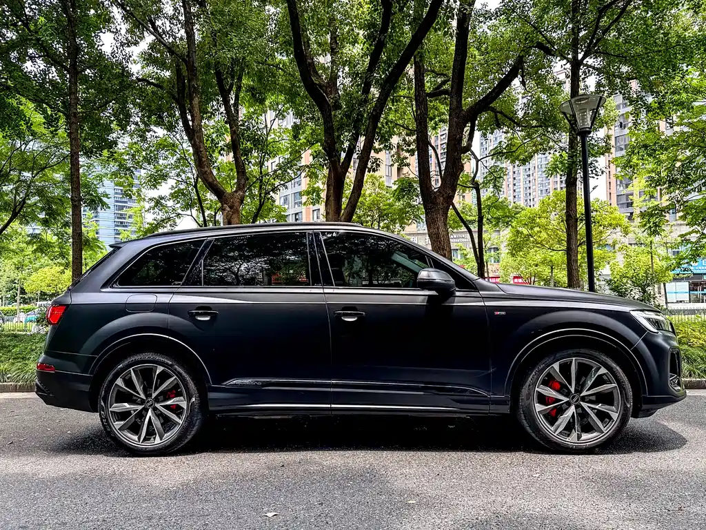 Audi Q7 2025 45 TFSI quattro S line