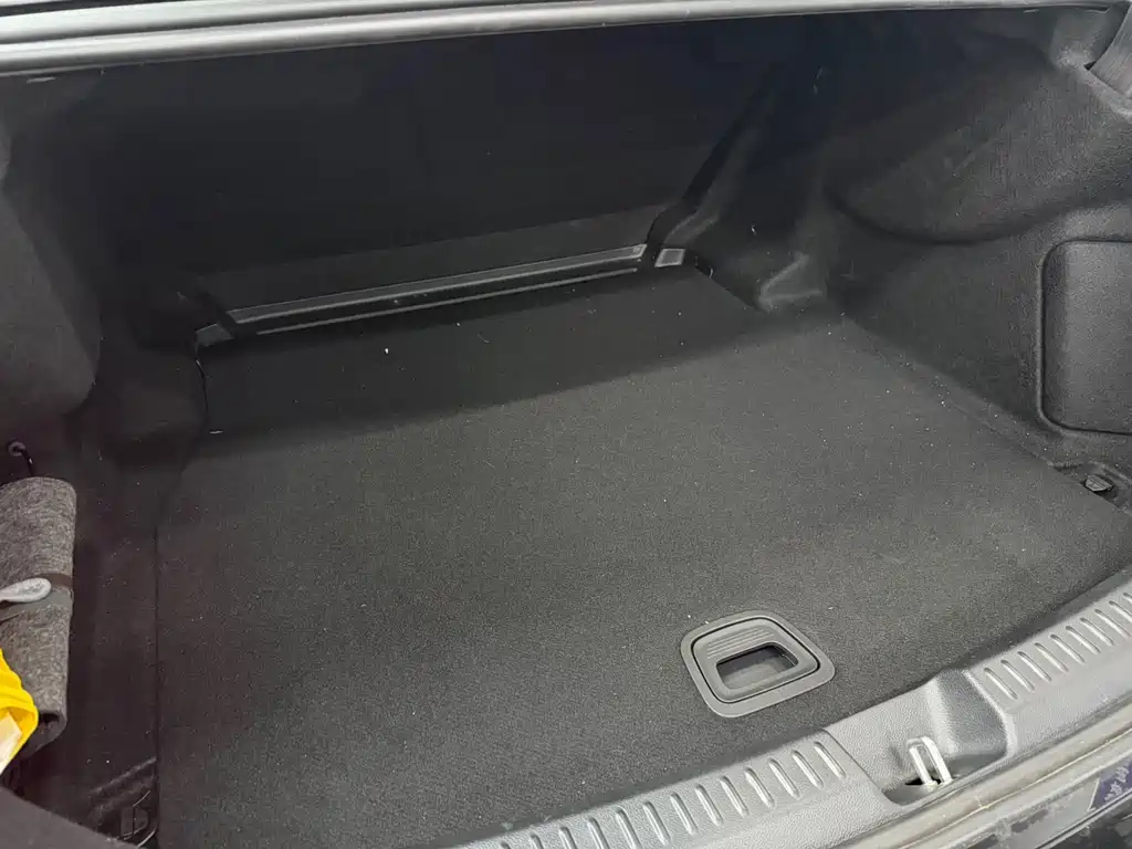 Mercedes-Benz E-Class — миниатюра 20