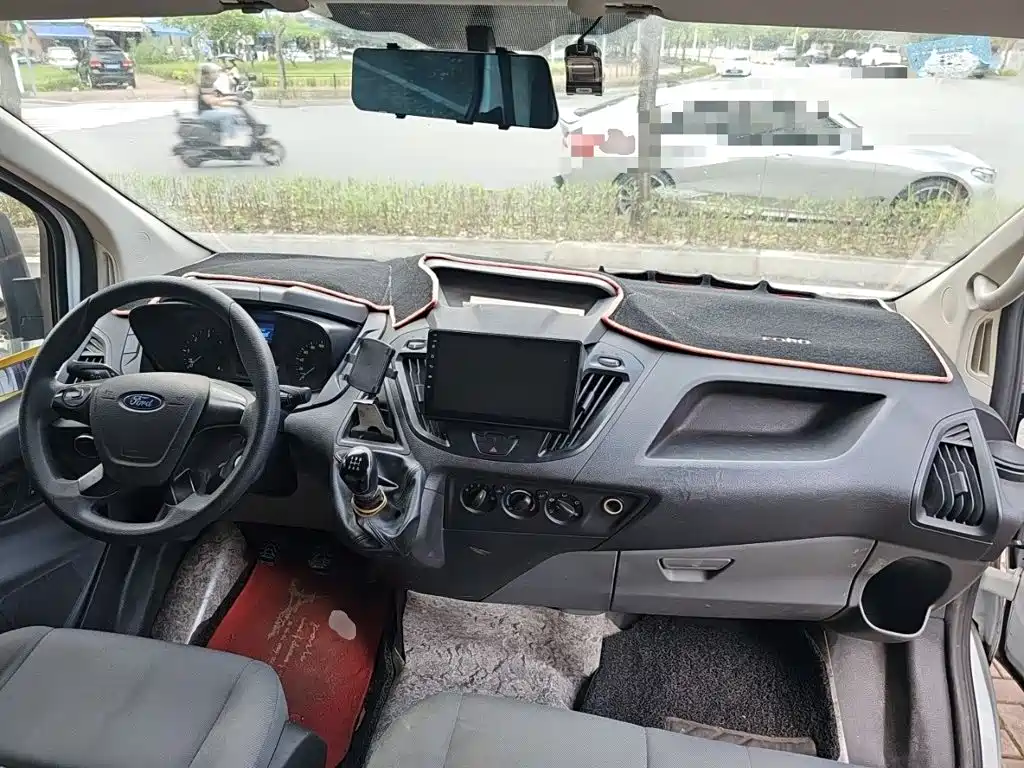 Ford Transit — миниатюра 10