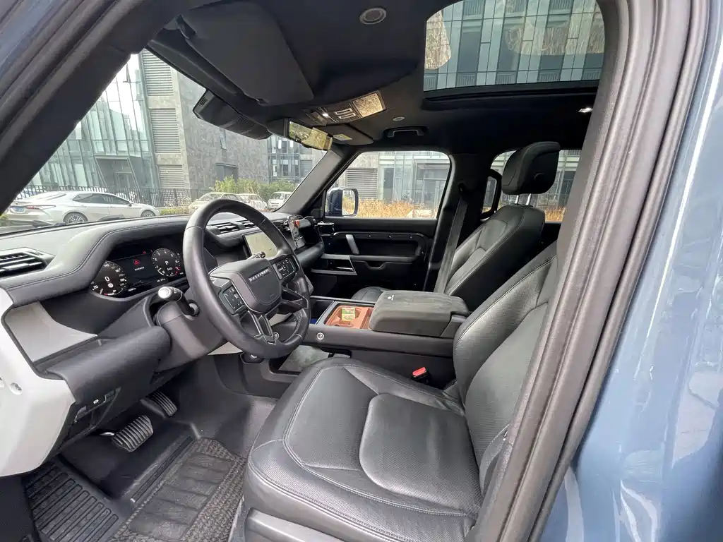 Land Rover Defender — миниатюра 8