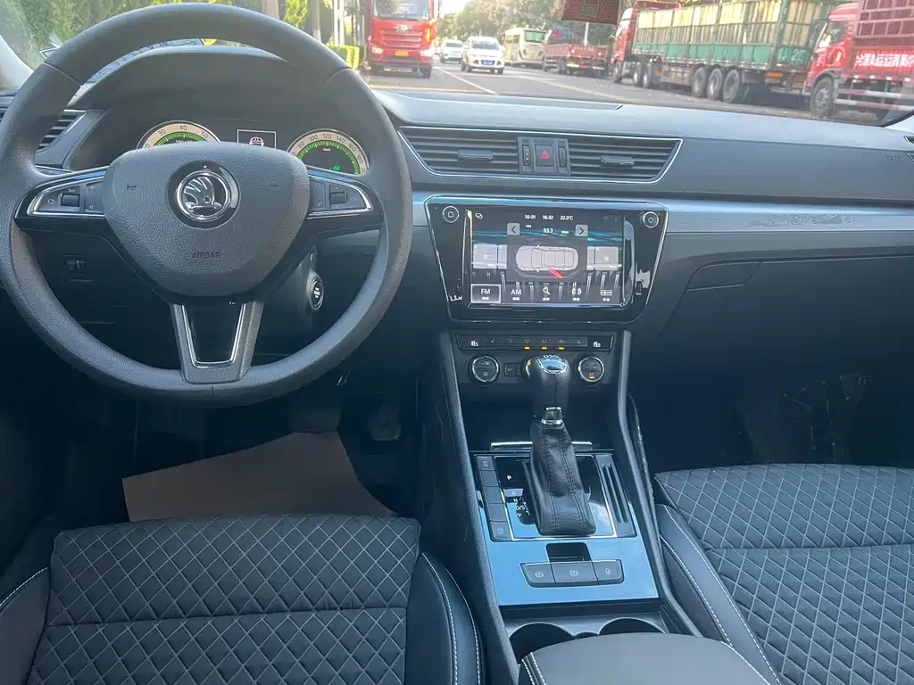 Skoda Superb — миниатюра 10