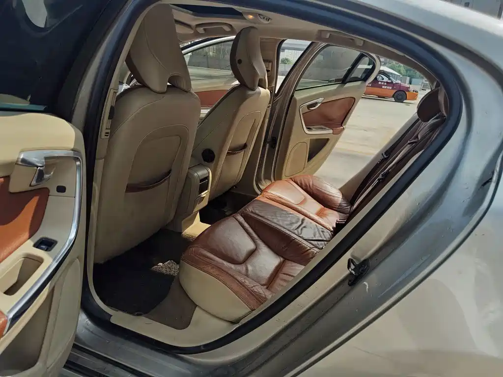 Volvo S60 (Import) — миниатюра 7
