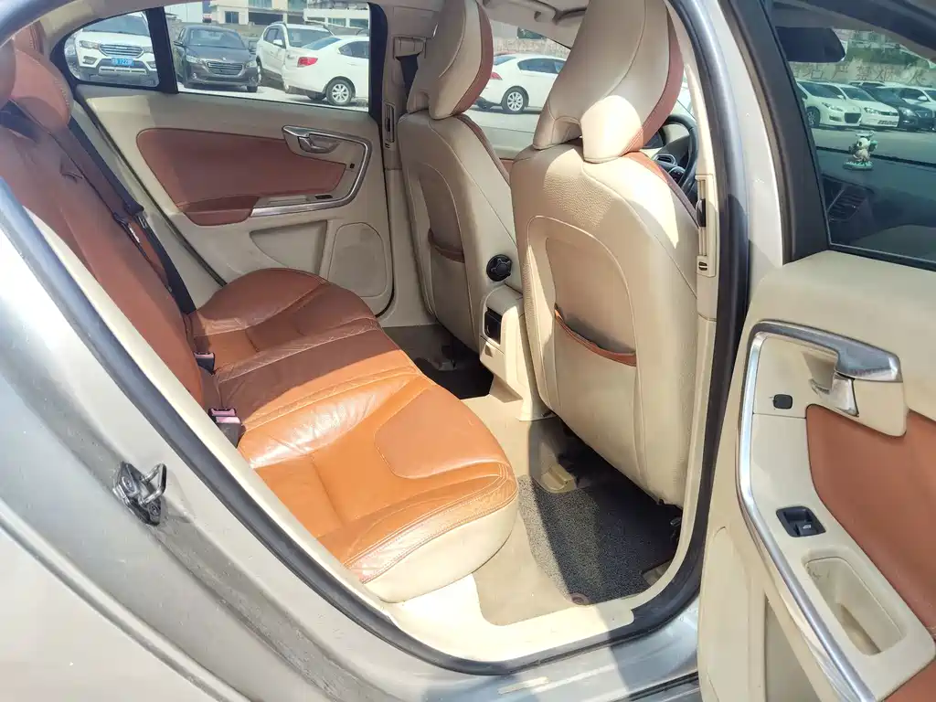Volvo S60 (Import) — миниатюра 5