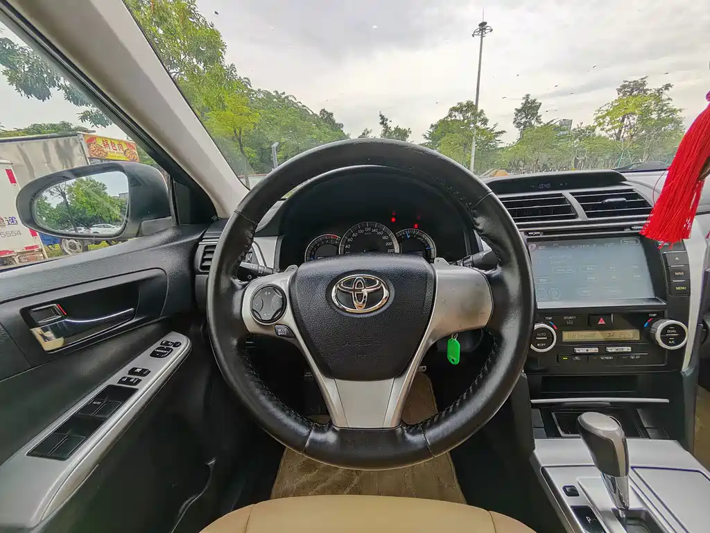 Toyota Camry — миниатюра 10