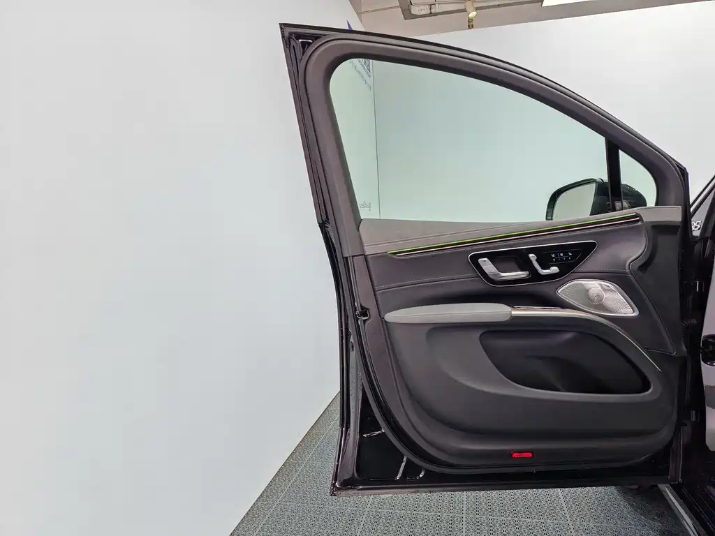 Mercedes-Benz EQS SUV — миниатюра 13