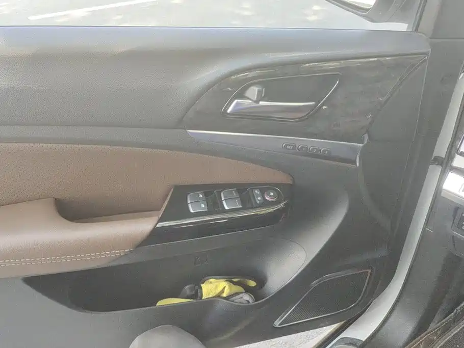 BYD Tang New Energy — миниатюра 7