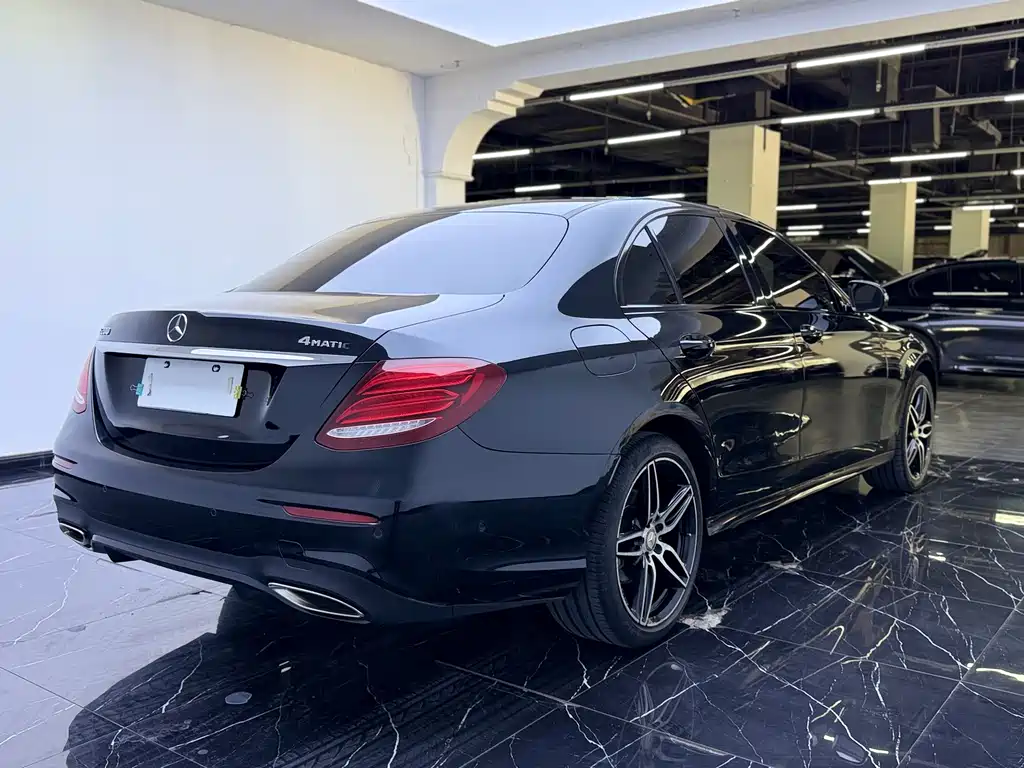 Mercedes-Benz E-Class — миниатюра 15