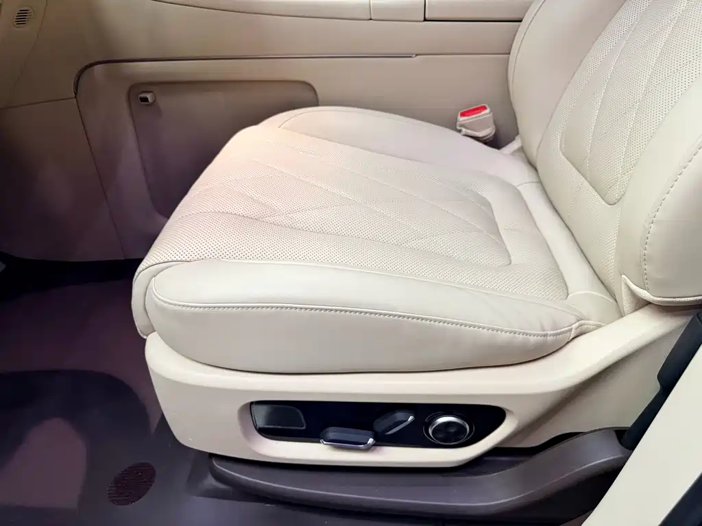 AITO ASK THE WORLD M9