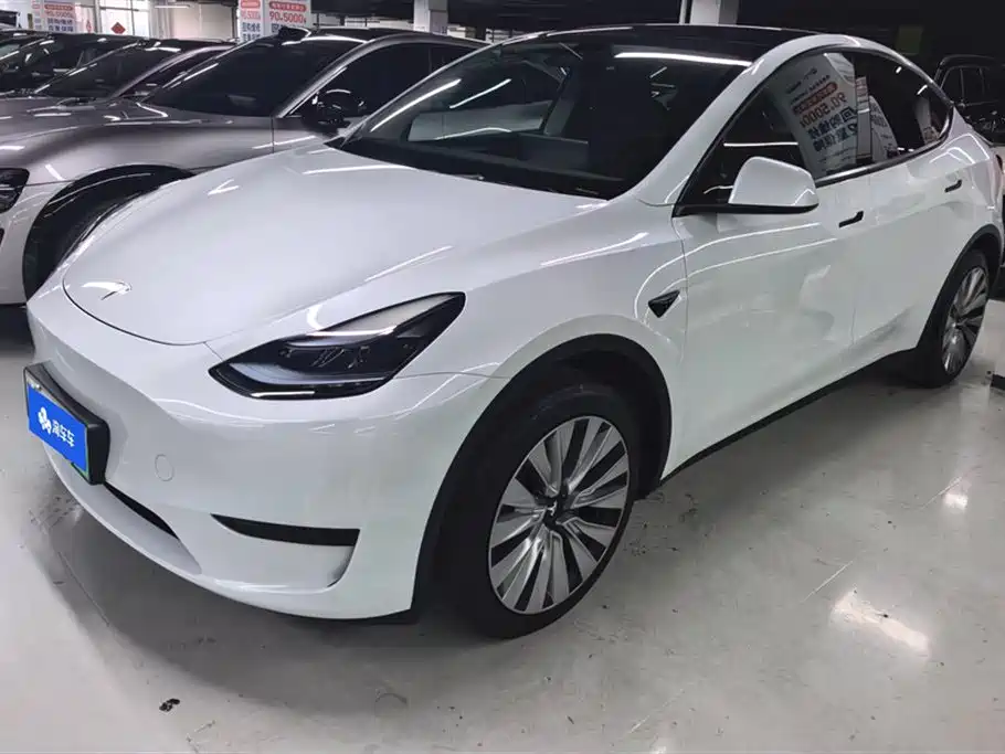 Tesla Model Y 2024 RWD Drive Dynamic Edition