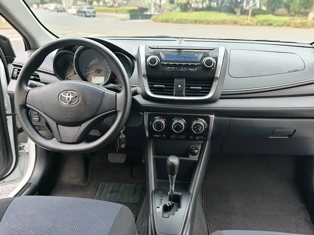 Toyota Yaris L — миниатюра 8