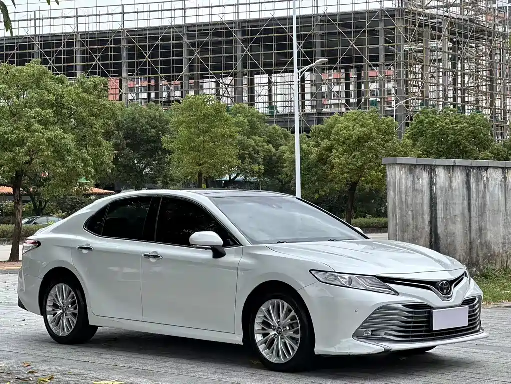 Toyota Camry — миниатюра 3