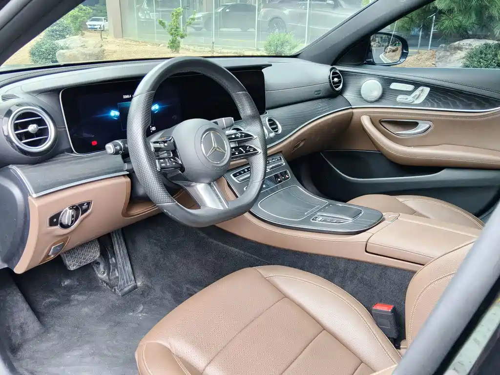 Mercedes-Benz E-Class — миниатюра 8