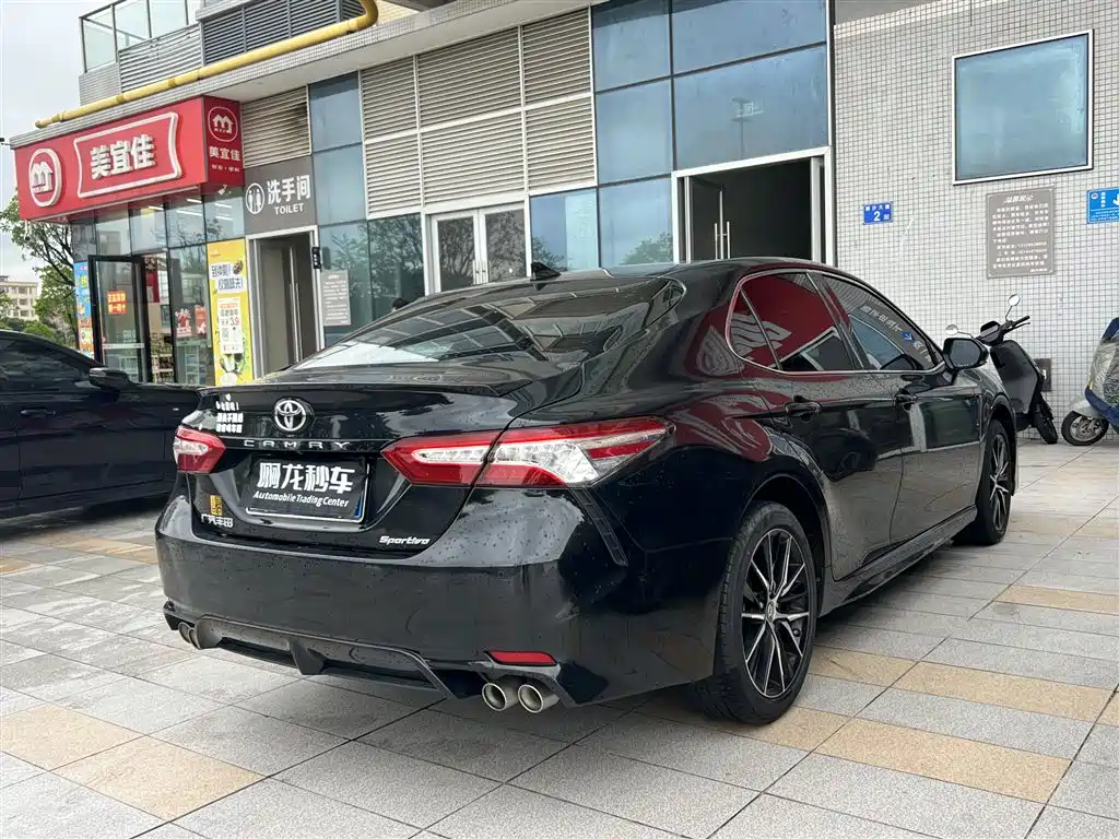 Toyota Camry — миниатюра 9