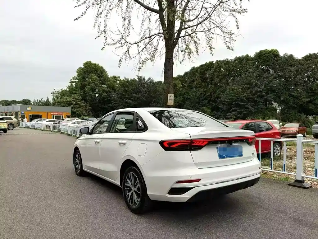 Geely Emgrand — миниатюра 9