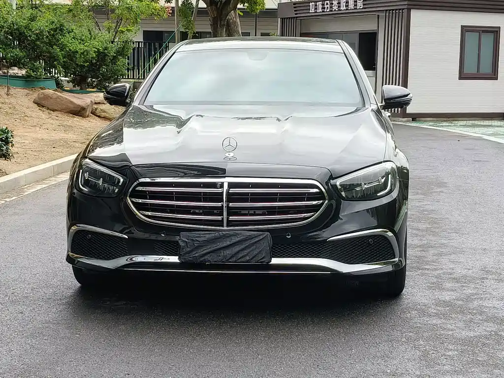 Mercedes-Benz E-Class — миниатюра 2