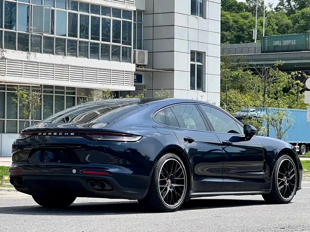 PORSCHE PANAMERA