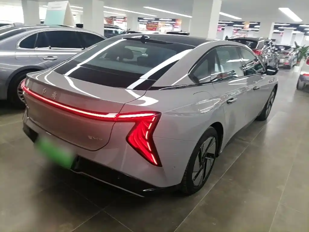 Hongqi EH7 2025 640