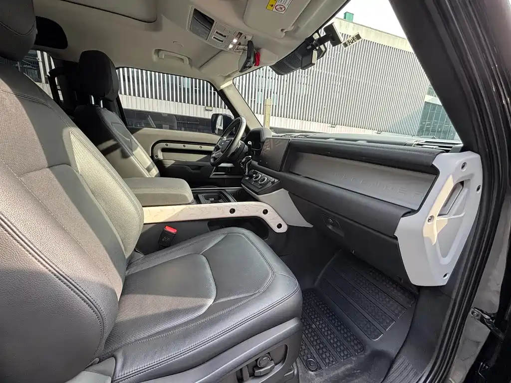 Land Rover Defender — миниатюра 6