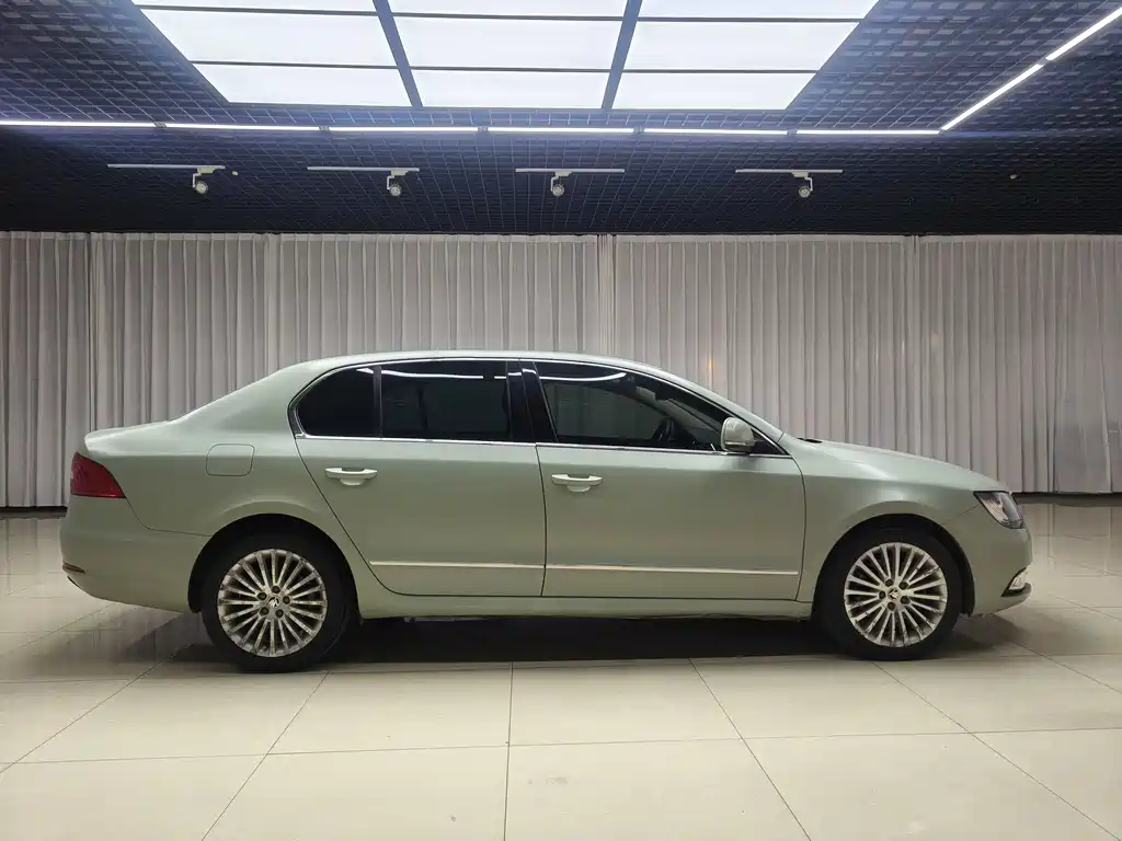 Skoda Superb — миниатюра 4