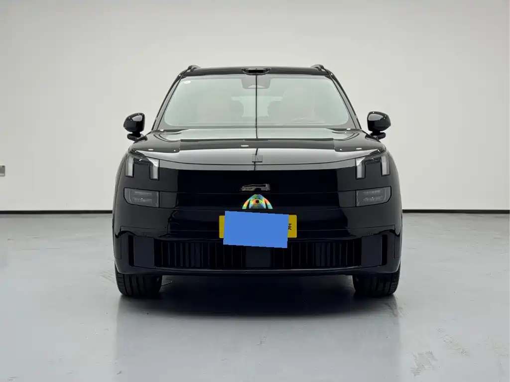 LYNK  & CO 900