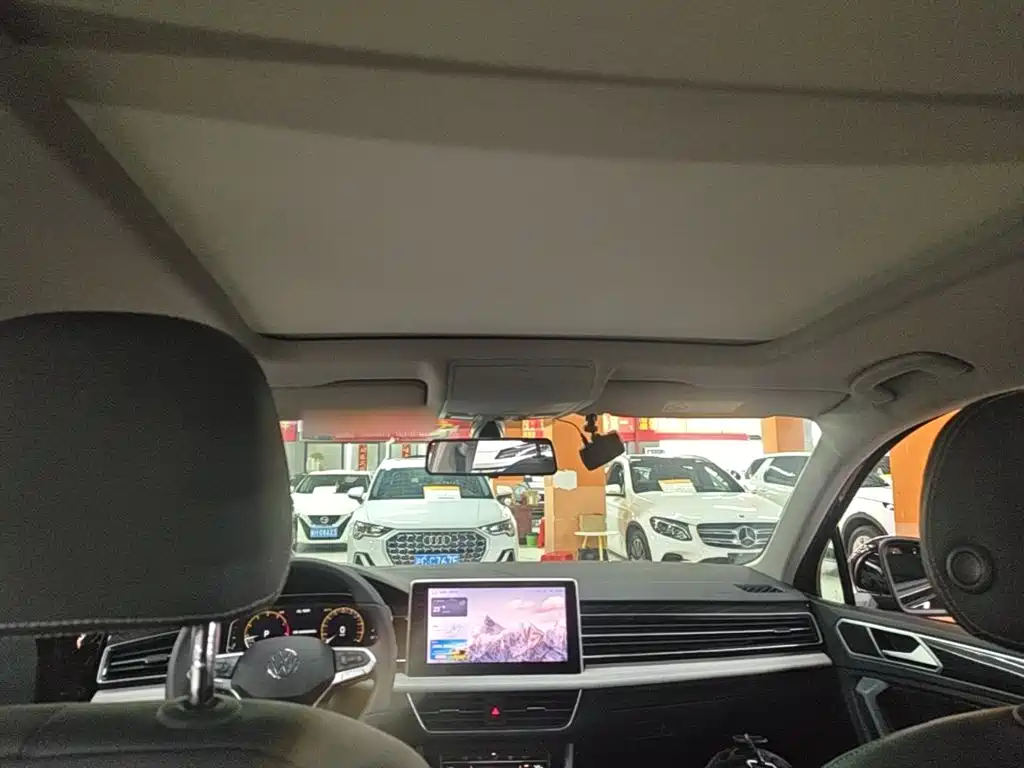 Volkswagen Tiguan L — миниатюра 18