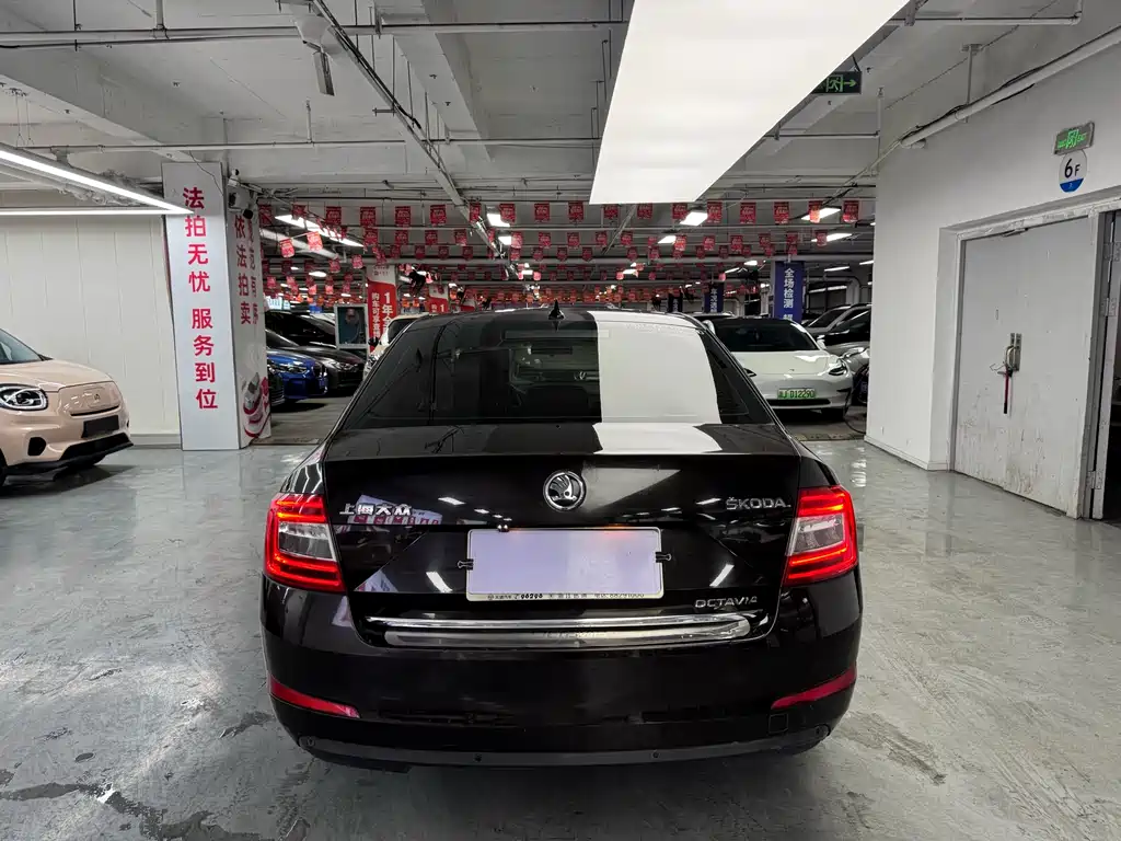 Skoda Octavia 2015 1.6L MT