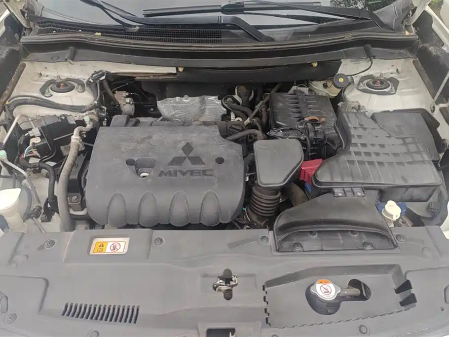 Mitsubishi Outlander 2016 2.4L Elite 5 мест