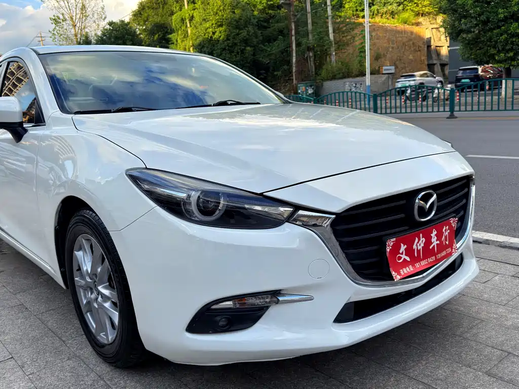 Mazda 3 Axela - фото 3