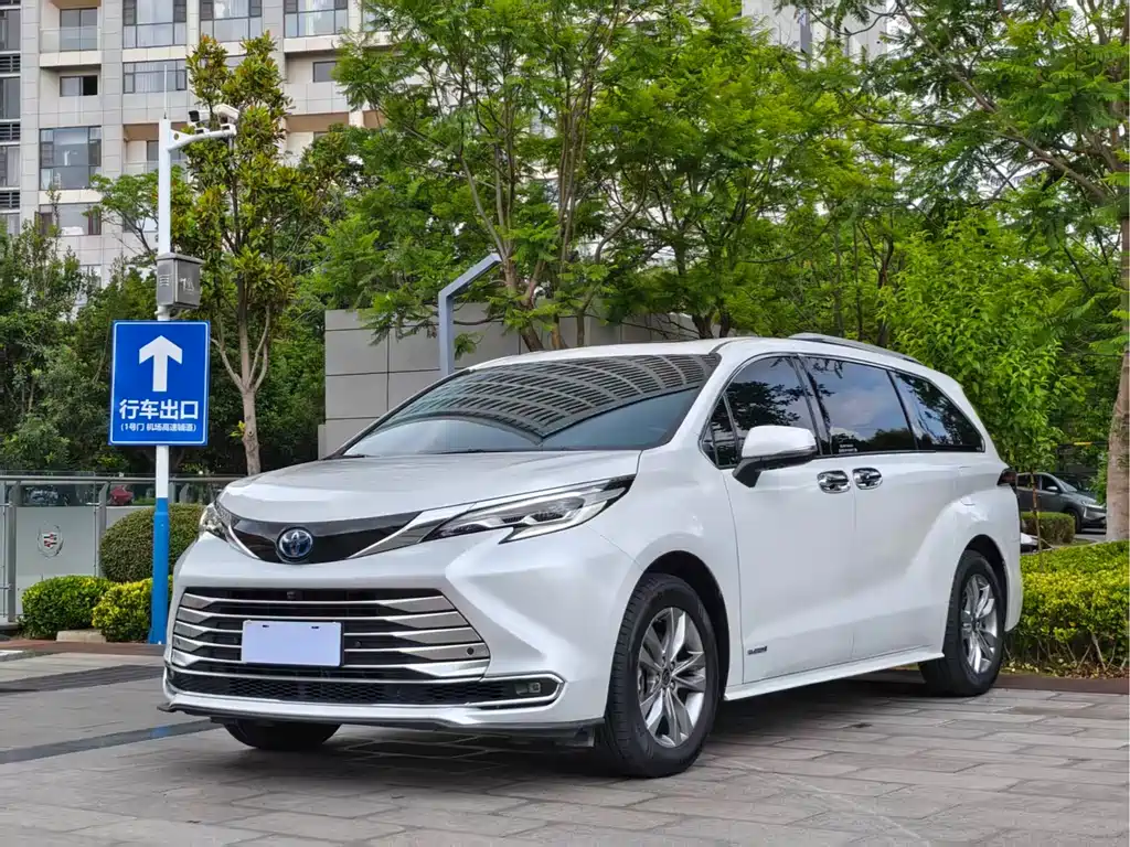 Toyota Sienna 2024 2.5L Hybrid Comfort Edition