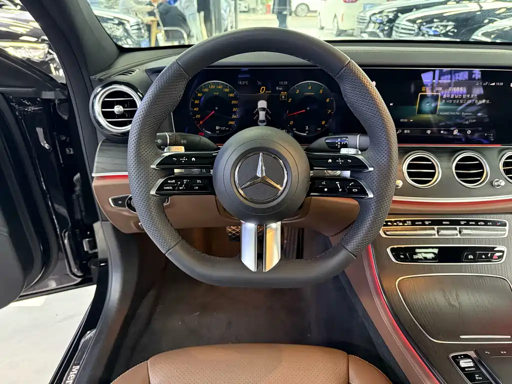 Mercedes-Benz E-Class — миниатюра 14