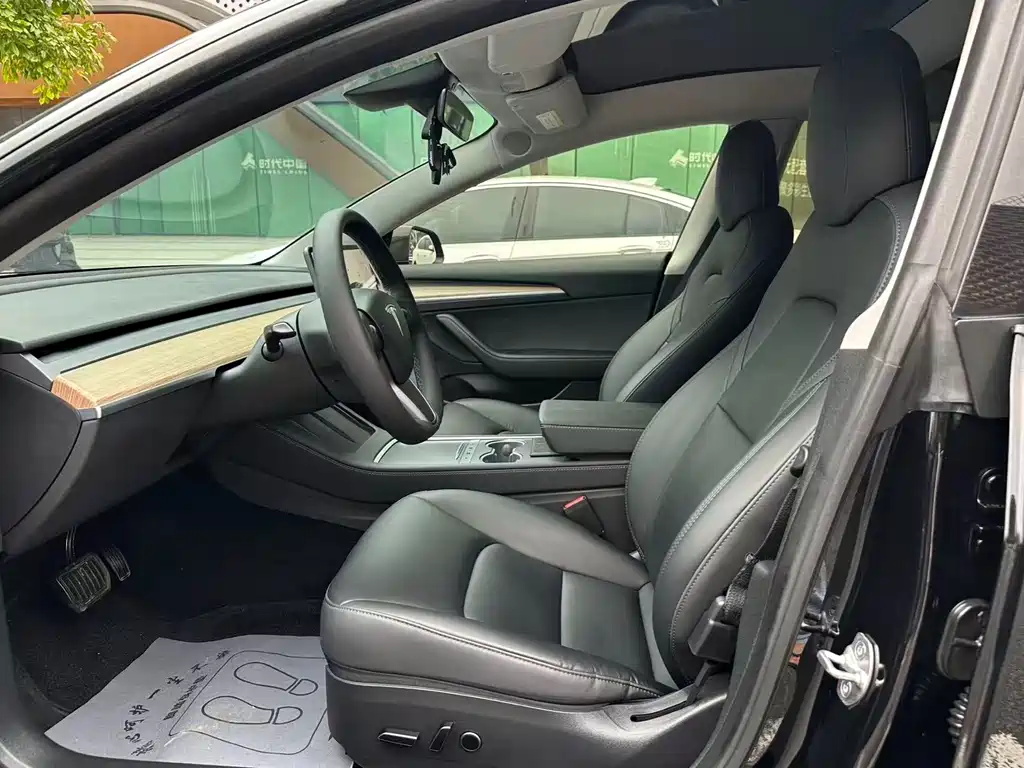 Tesla Model 3 — миниатюра 5