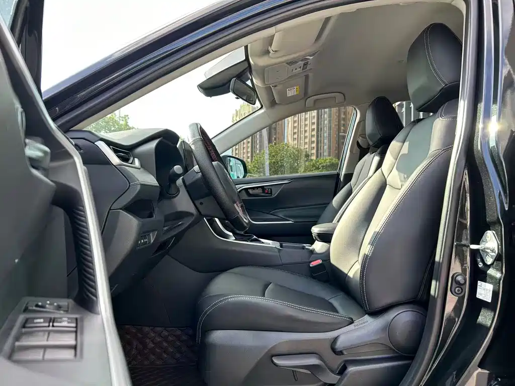 Toyota RAV4 — миниатюра 6