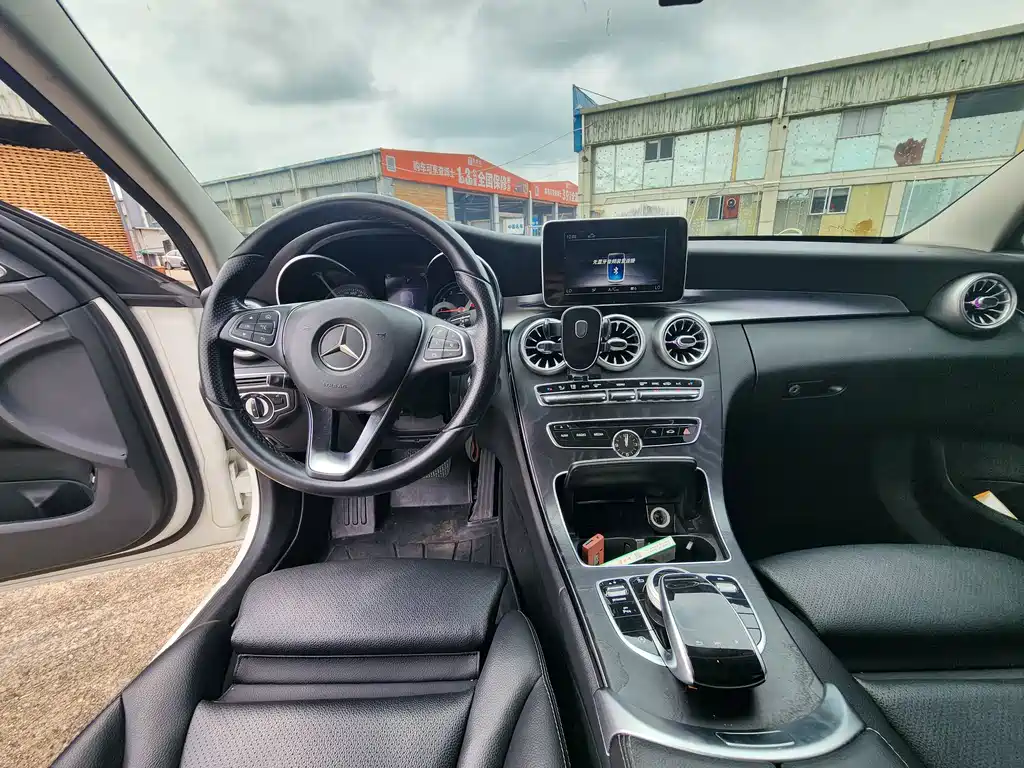 Mercedes-Benz C-Class — миниатюра 7