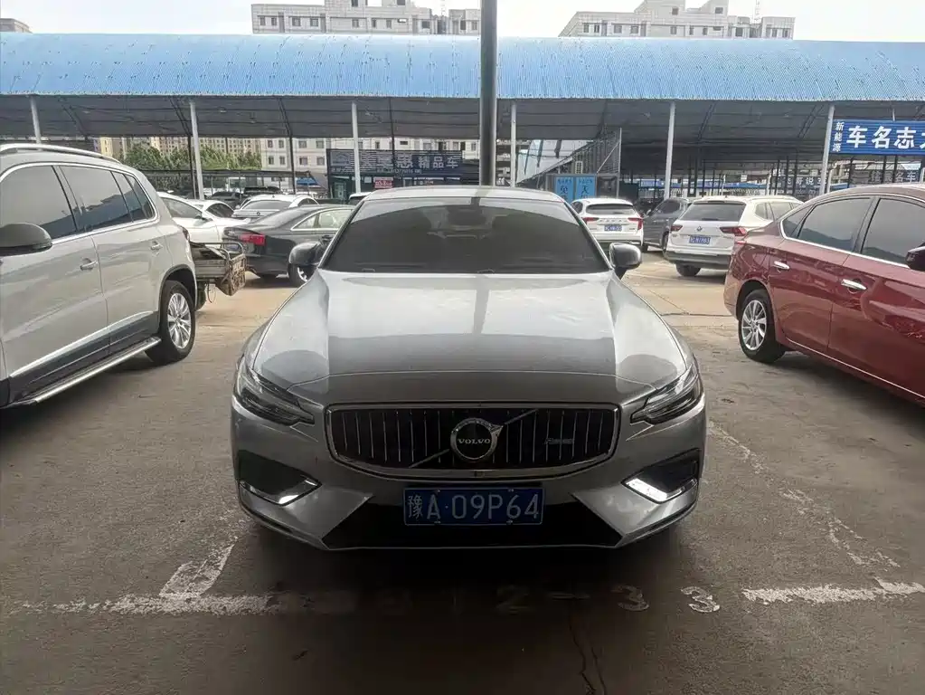Volvo S60 2023