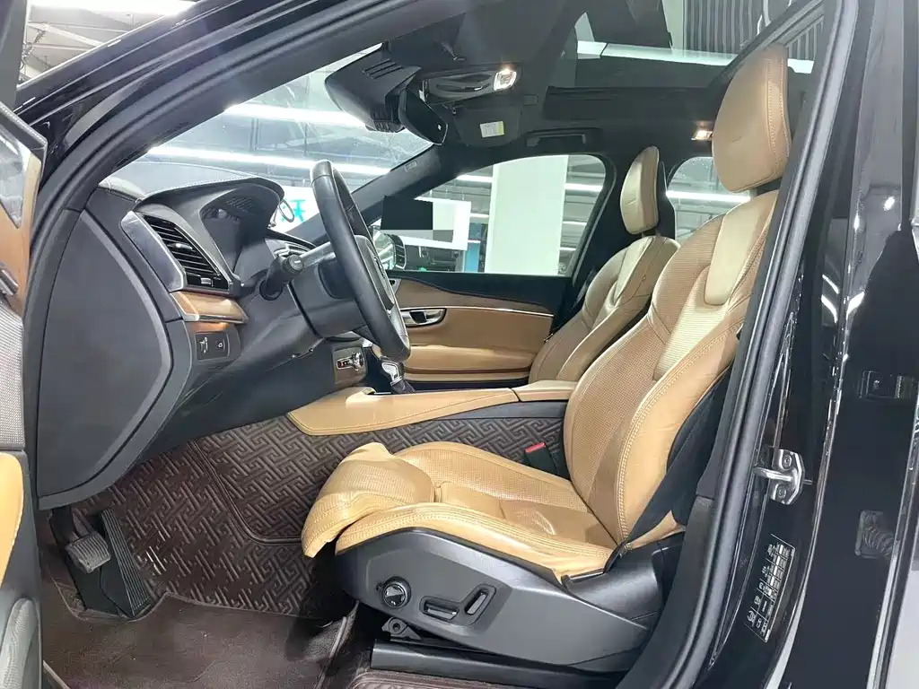 Volvo XC90 — миниатюра 5