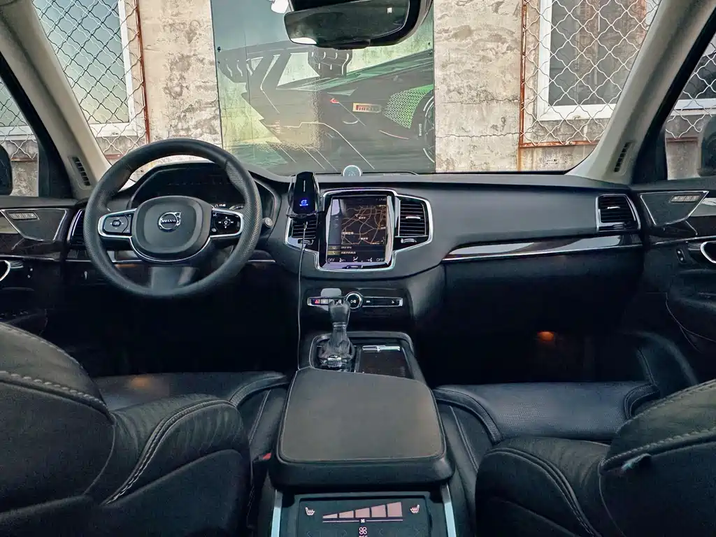 Volvo XC90 — миниатюра 11
