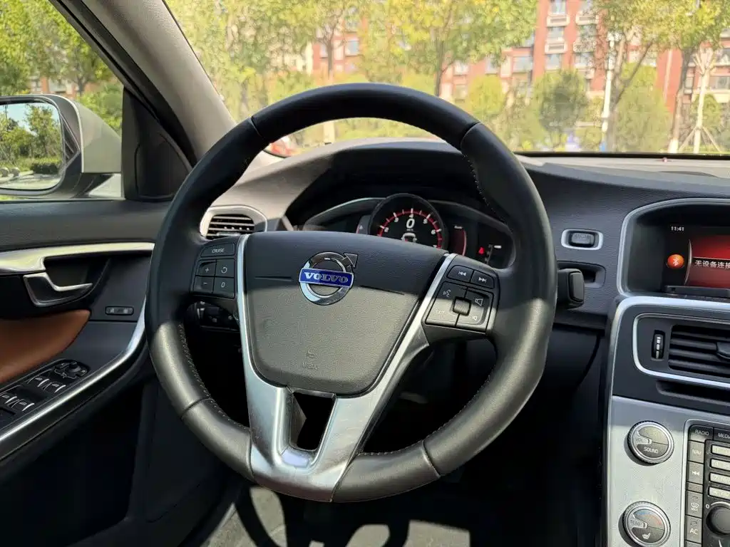 Volvo S60 — миниатюра 3