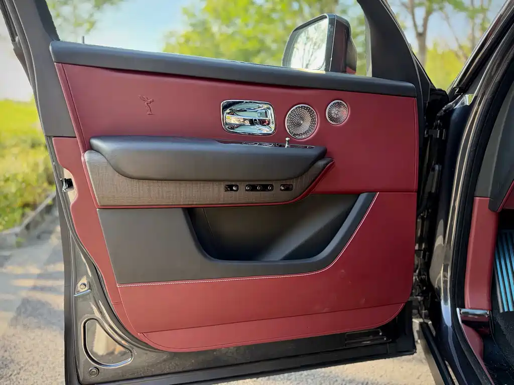 Rolls-Royce Cullinan — миниатюра 5