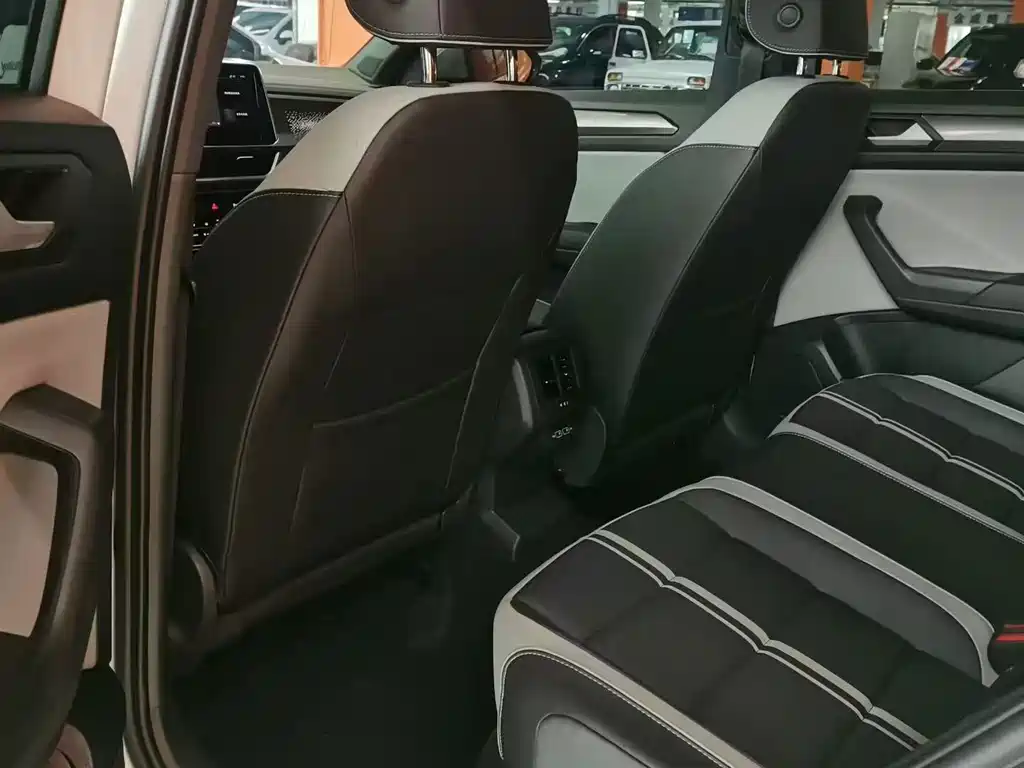 Volkswagen T-Roc — миниатюра 5