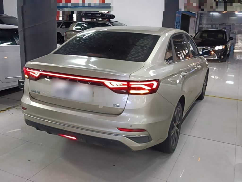 Geely Emgrand 1.5 л 2022 г. шампань/коричневый, пробег 36600 км