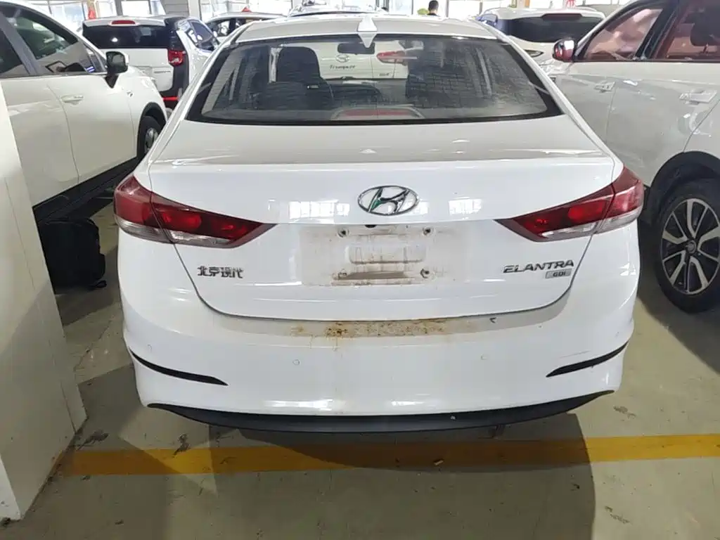 Hyundai Elantra — миниатюра 6