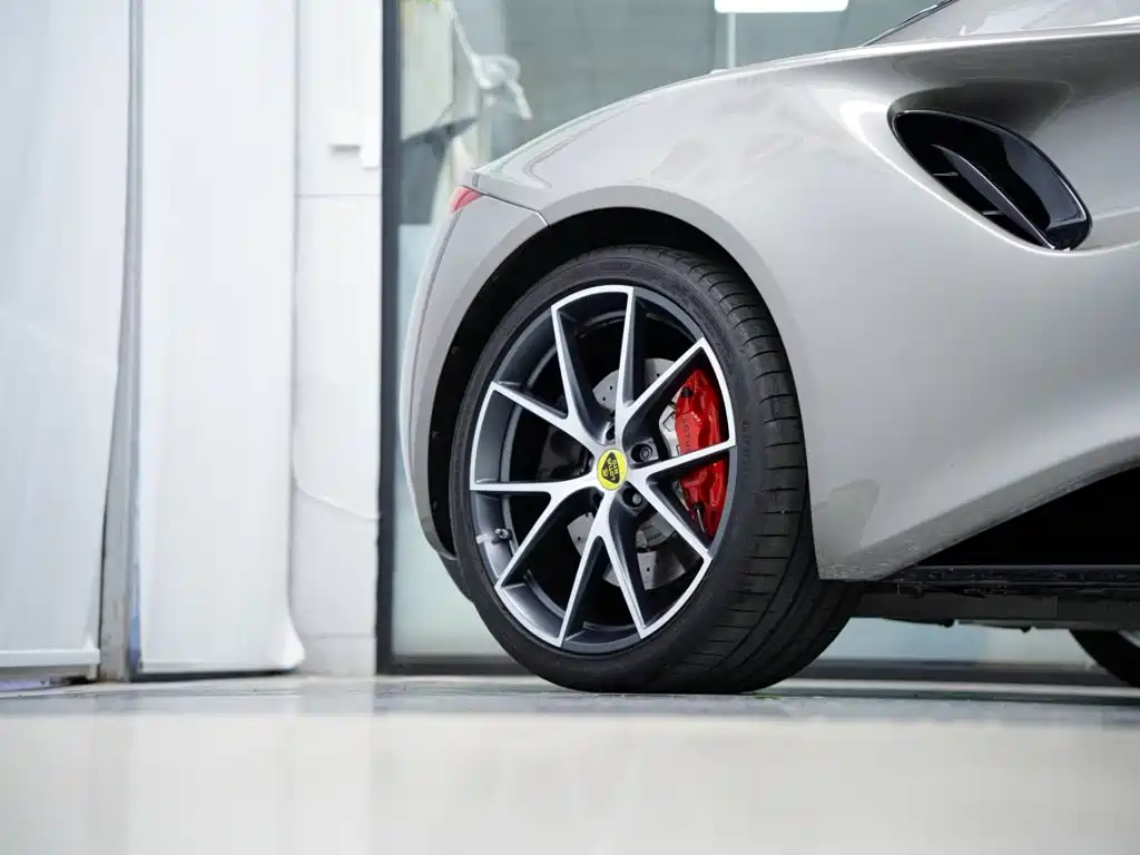 Lotus Emira — миниатюра 55