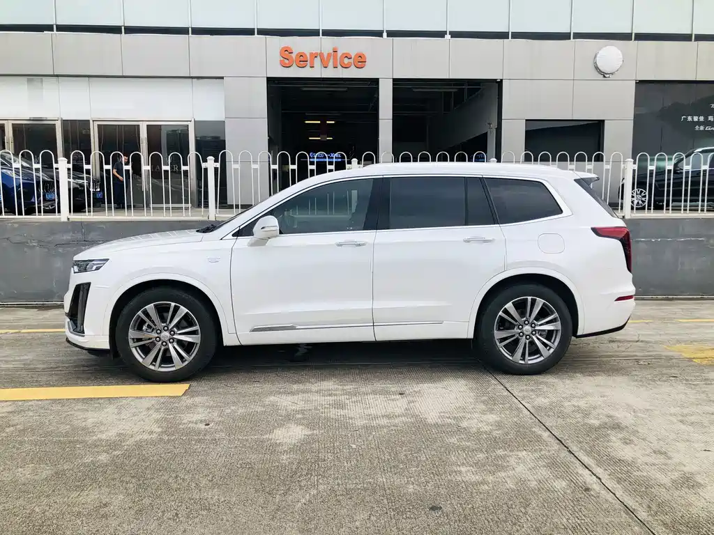 Cadillac XT6 — миниатюра 7