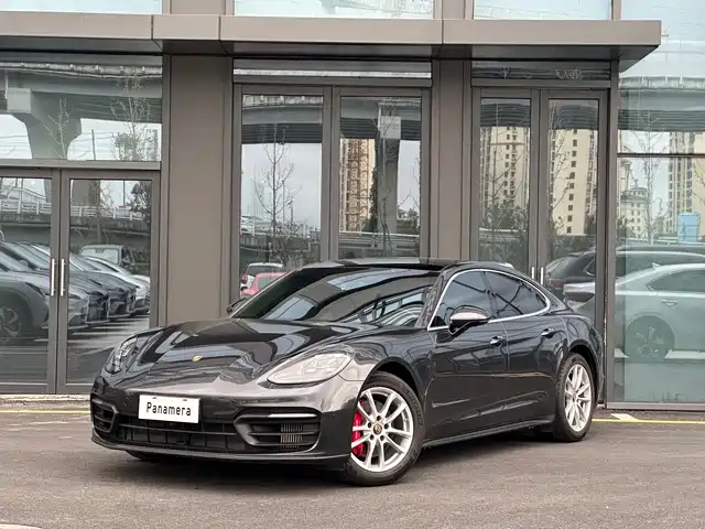 PORSCHE PANAMERA