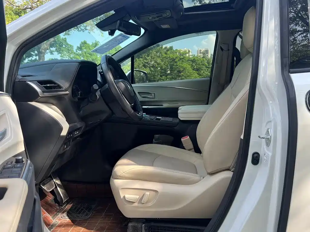 Toyota Sienna 2021 2.5L Luxury