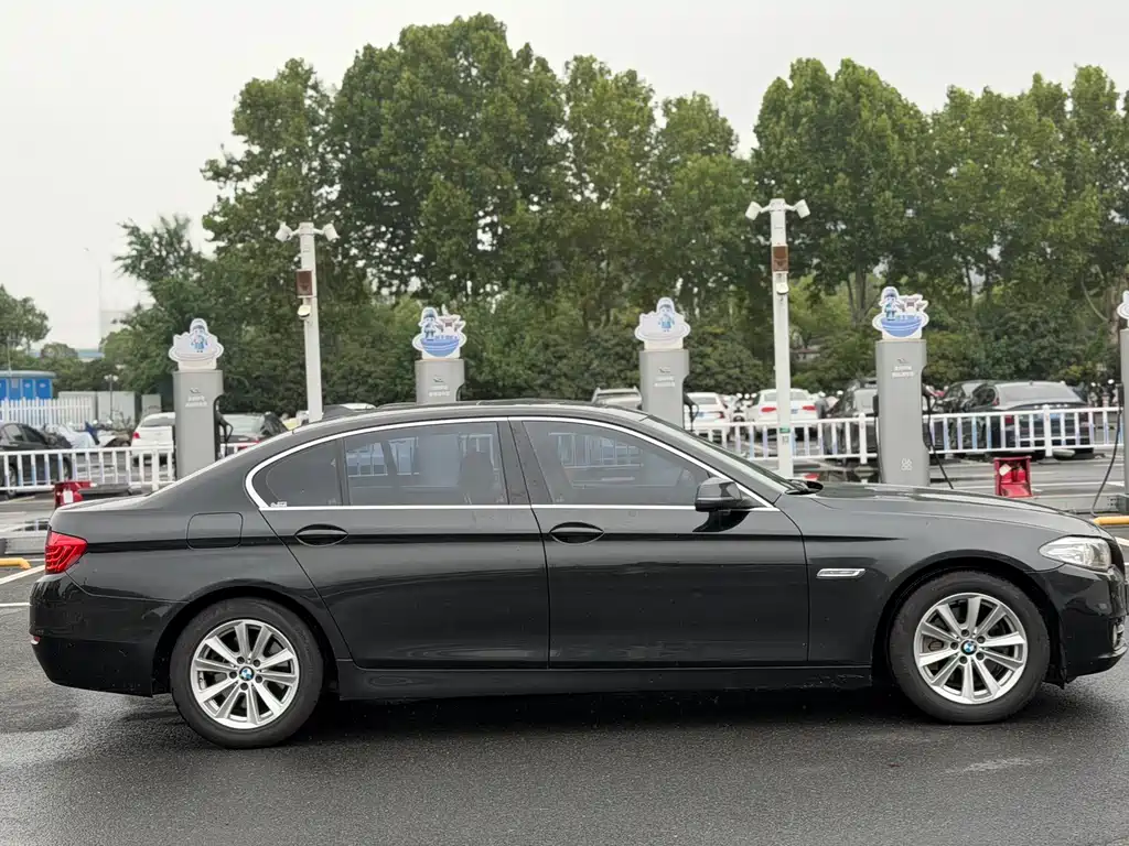 BMW 5 Series — миниатюра 3